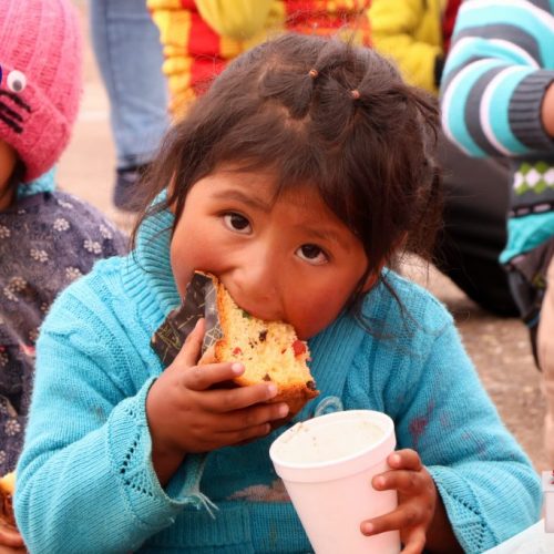 Clínica Americana lleva Más Amor en Navidad a niños de Chilahuito