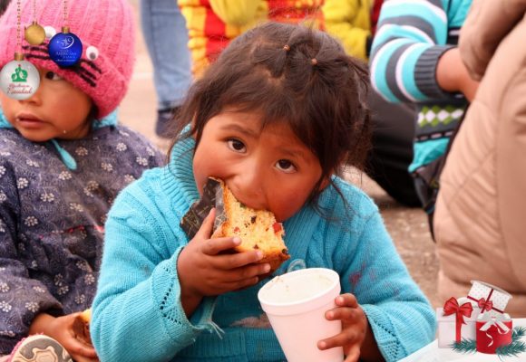 Clínica Americana lleva Más Amor en Navidad a niños de Chilahuito