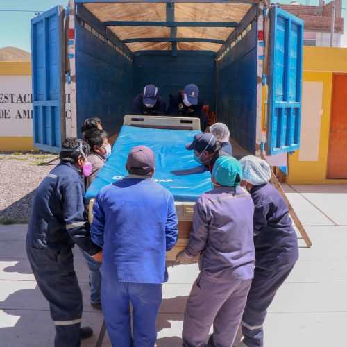 La Clínica Americana de Juliaca entregó camas eléctricas hospitalarias para la lucha contra el Covid-19