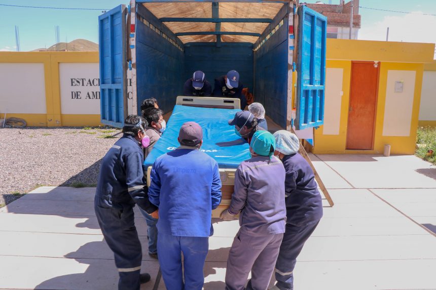 La Clínica Americana de Juliaca entregó camas eléctricas hospitalarias para la lucha contra el Covid-19